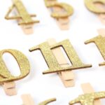 Adventskalender Glitzer Holzzahlen mit Klammern - natur – Bild 3