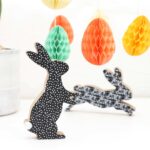 Ostern Holzaufsteller Hasen Puschelschwanz – Bild 4