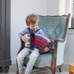 Akkordeon Schwarz mit Musikbuch – Bild 2