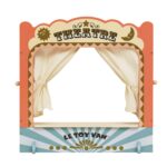 Tischpuppentheater aus Holz