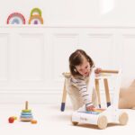 Lauflernwagen mit Klötzen in Regenbogenfarben – Bild 8