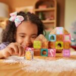 MAGNA-TILES®microMAGS Lebkuchenhaus Travel-Set, 24-teilig, magnetisch
